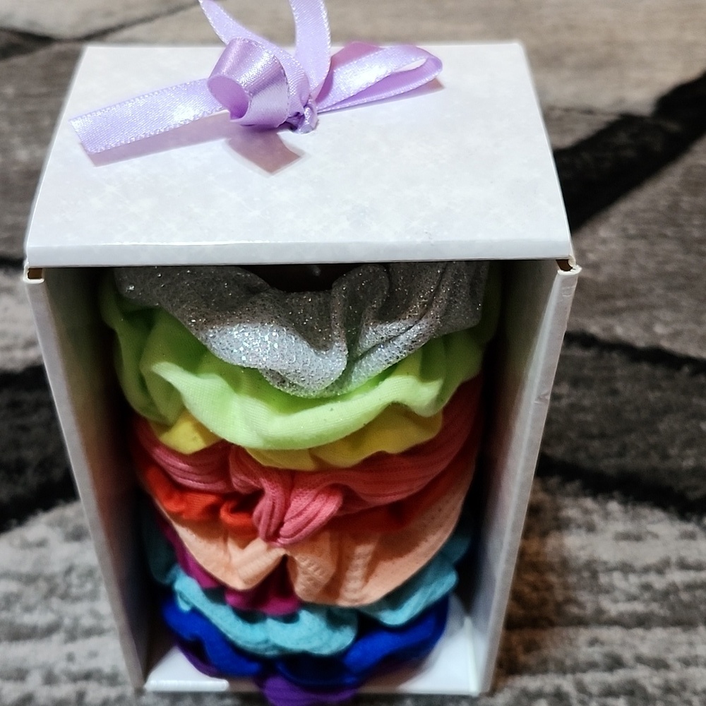 SCUNCI GLAM SPARKLE & SHINE ASSORTED RAINBOW COLORS SCRUNCHIES GIFT-SET